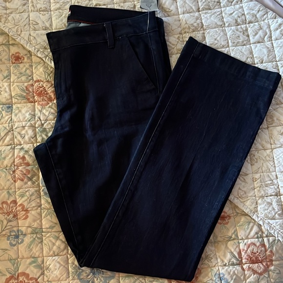 Tommy Hilfiger clean trouser slight stretch jeans. Inseam 33, Hips 20, length 41 - Picture 2 of 4